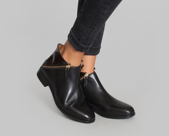 #AnneThomas AW2015 collection offers lots of chic shoes for your winter stroll!

bit.ly/E_AT_2610