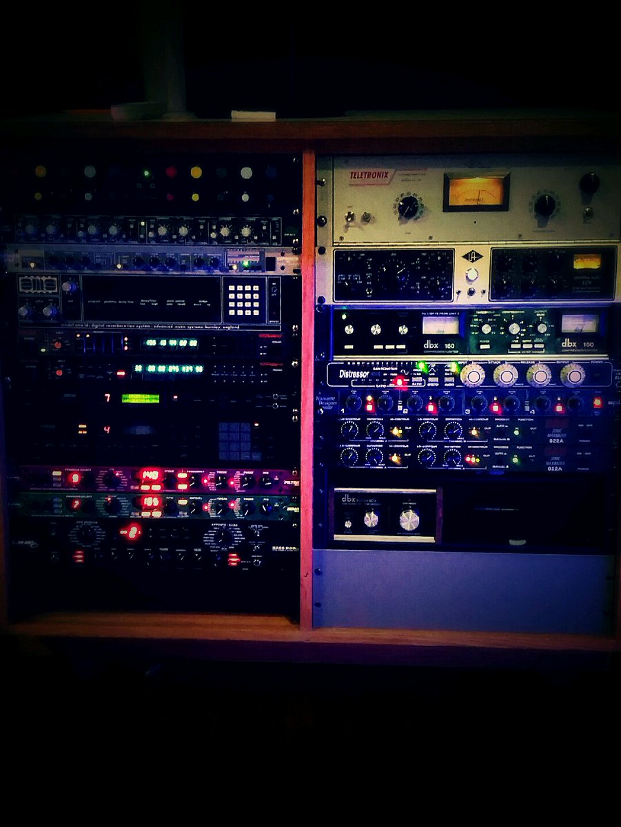 RezmerRecording's tweet photo. outboard rack at the studio #analog #outboard #studio #audiophile https://t.co/67wzis2mHp https://t.co/ftL4nn9j7O