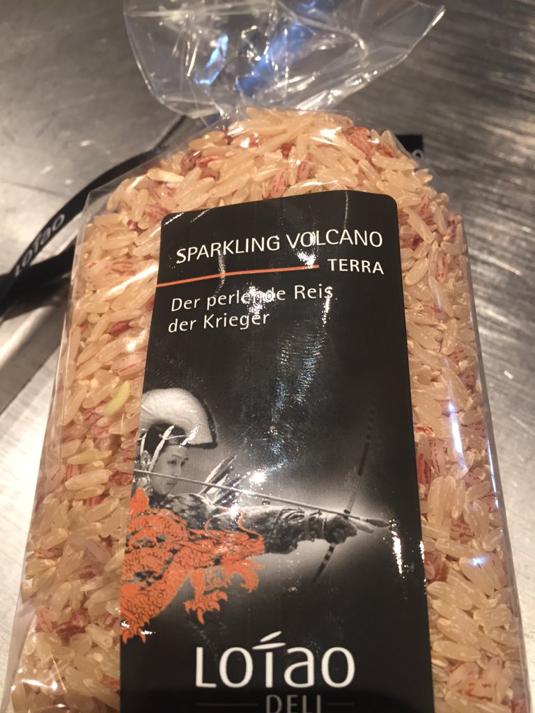 FOODYARD's tweet photo. Deze rijst heet niet vanwege de kleur vulcano, maar vanwege de grond waarop het verbouwd is. @Lotao @DeliXL https://t.co/aUip1OTV3t
