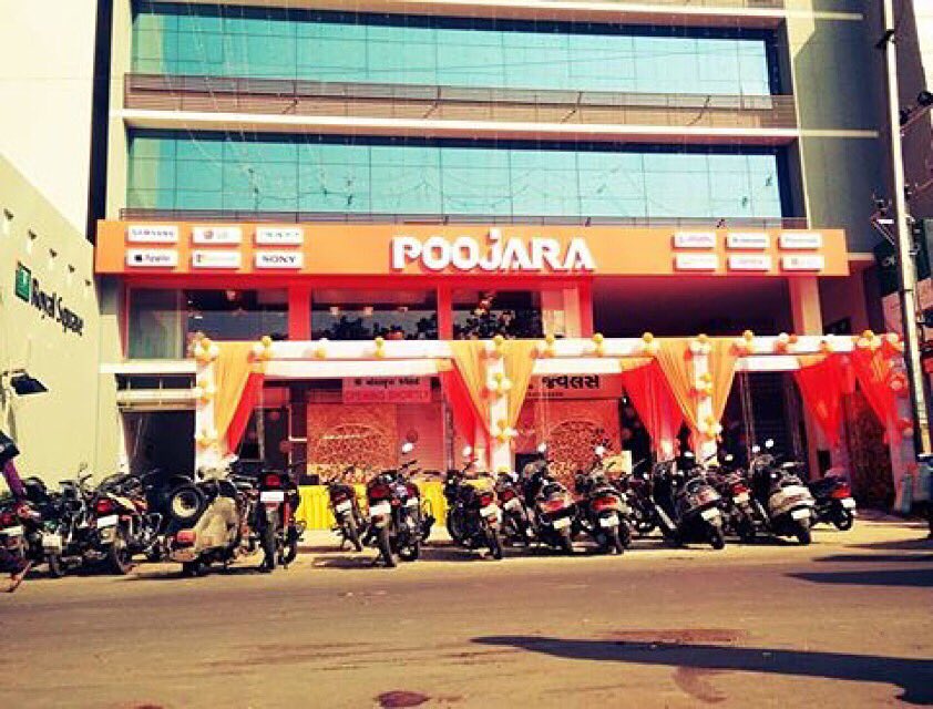 PoojaraTelecom's tweet photo. 19th branch of @Poojara_Telecom #TheFirstCustomer https://t.co/DYEfvckWDs
