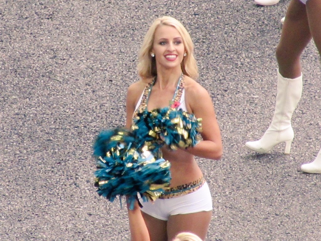 Sons_of_Hotspur's tweet photo. @ROARoftheJags At Wembley #BUFvsJAX @JaguarsUK #ROAR #NFLUK #BCBUK #JAXinUK #BeJaguars https://t.co/AlCJuYQZ8E