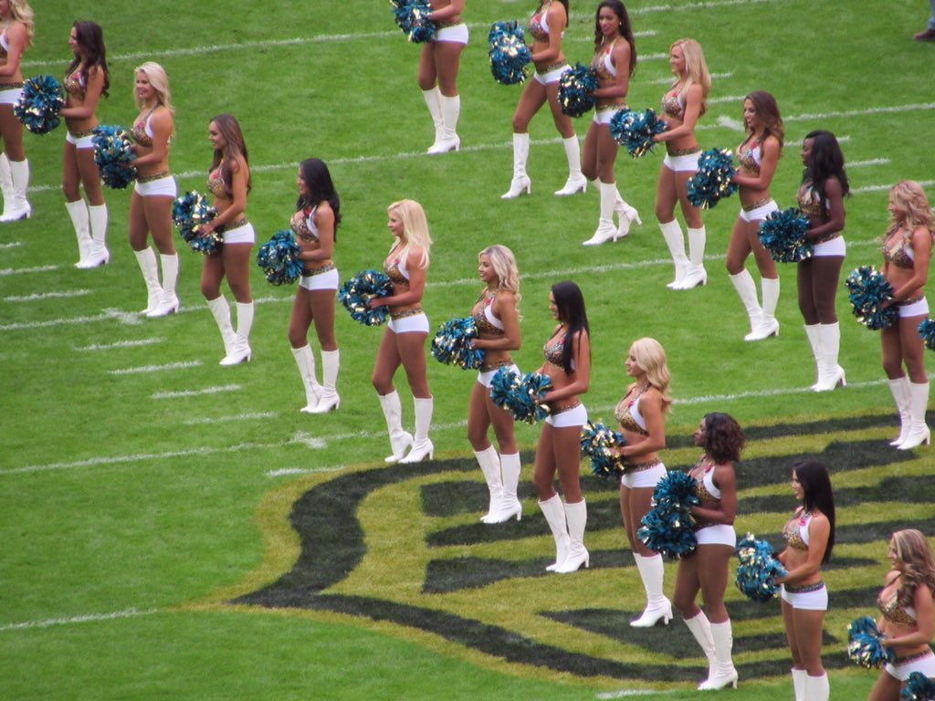Sons_of_Hotspur's tweet photo. @ROARoftheJags At Wembley #BUFvsJAX @JaguarsUK #ROAR #NFLUK #BCBUK #JAXinUK #BeJaguars https://t.co/7EL2oEtymI