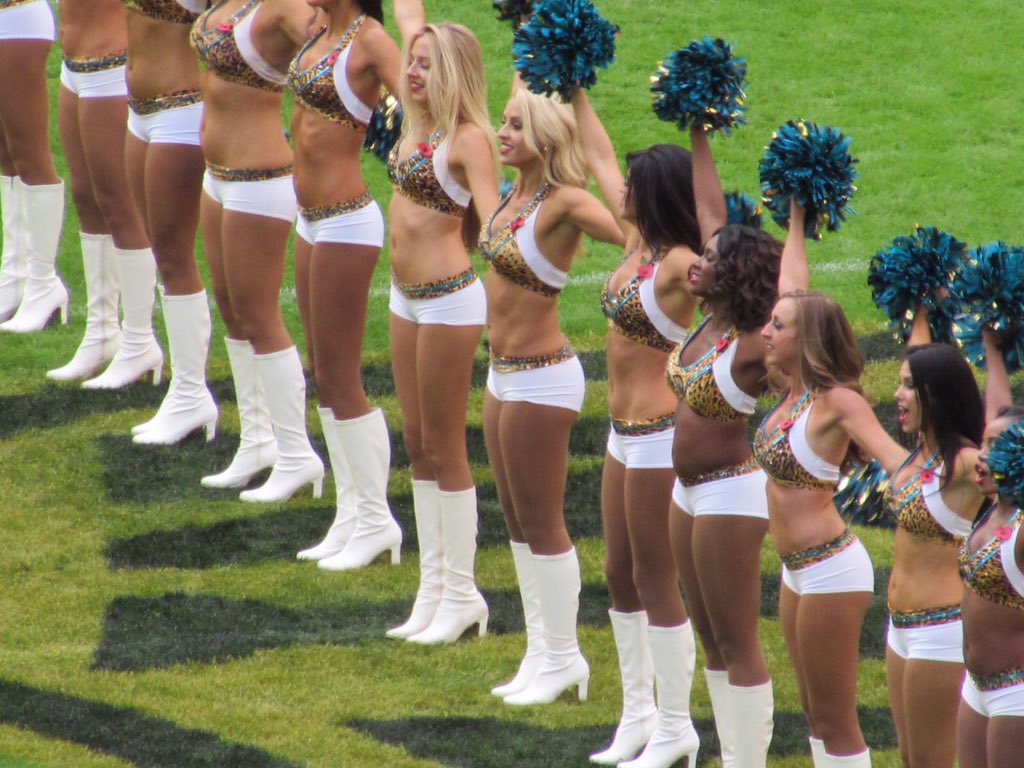 Sons_of_Hotspur's tweet photo. @ROARoftheJags At Wembley #BUFvsJAX @JaguarsUK #ROAR #NFLUK #BCBUK #JAXinUK #BeJaguars https://t.co/7EL2oEtymI