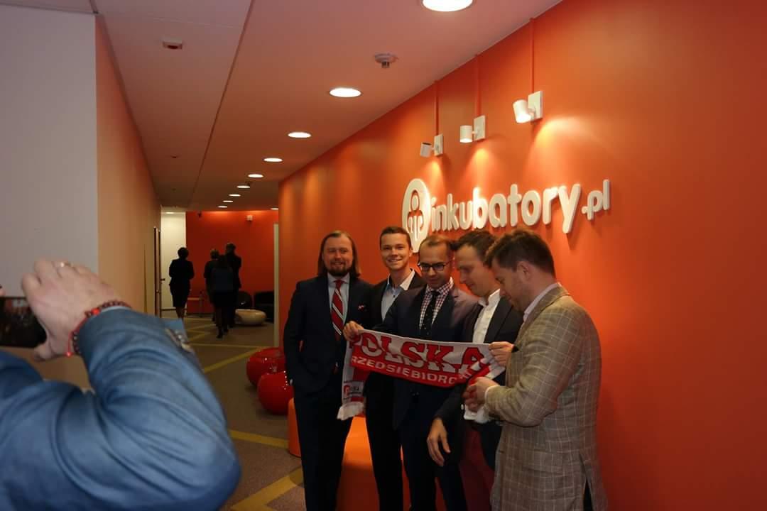 AIPWarszawa's tweet photo. Biuro AIP przy @fundacjaFW oficjalnie otwarte! @MichalSzczerba @inkubatorypl @annabelcik @M_Frankowski https://t.co/lr4iiXKGAP