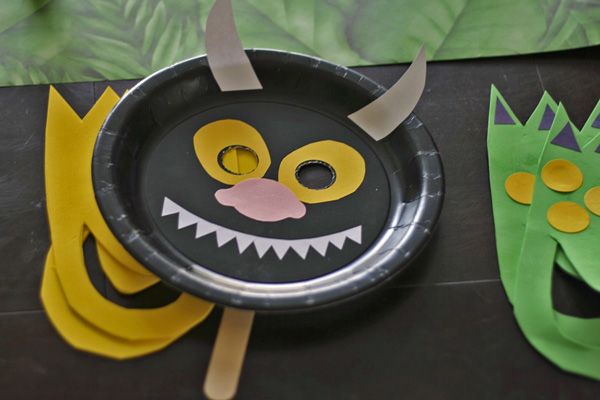 ManorWildlife's tweet image. Boo! Today @AnnasWelshZoo its Mask Making with paper plates &amp;amp; crafty stuff! #funstufftodo #Pembrokeshire #Wales