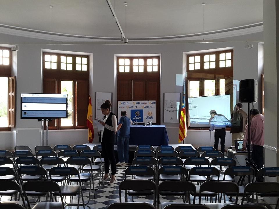 costablancaorg's tweet photo. Ultimando la presentación de #CostaBlancaPro  en @dipuAlicante Te esperamos!!!! https://t.co/Hom5mvHFAB