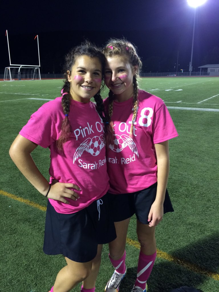 brookewarner081's tweet photo. happy bday to my long time bff💜💋 hope your days as fabulous as you😊 love youu @LeahReid__ https://t.co/yVFadAm457