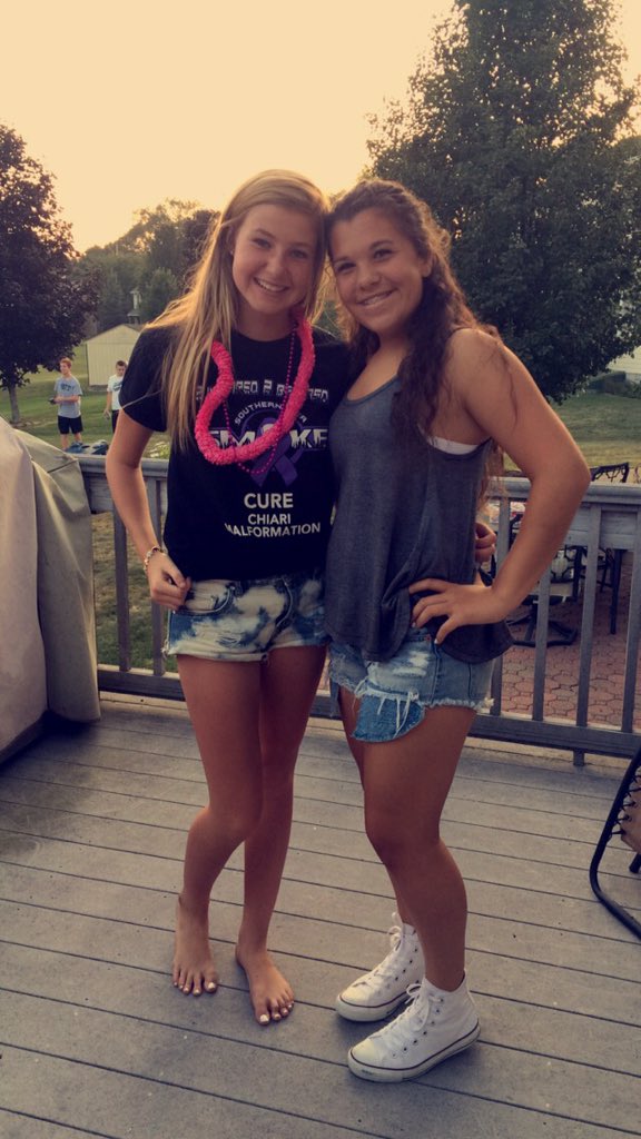 brookewarner081's tweet photo. happy bday to my long time bff💜💋 hope your days as fabulous as you😊 love youu @LeahReid__ https://t.co/yVFadAm457