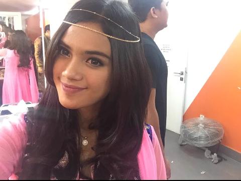 Erlindanurjanah's tweet photo. Wahh udahh cantikk ajhh nihh @audimarissa_  @ijunmh 😙😙😙
 #AudiMarissaAtKaraokeStarTTV https://t.co/Ty45hSX9MQ