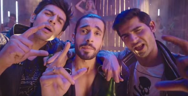 bollywoodpataka's tweet photo. #MondayBoxOffice #Bollywood https://t.co/S0xPgsajz0 
#RT for #Shaandaar
#FAV for #PKP2 @Shaandaar @PunchnamaSequel https://t.co/aGFoLCBrvW