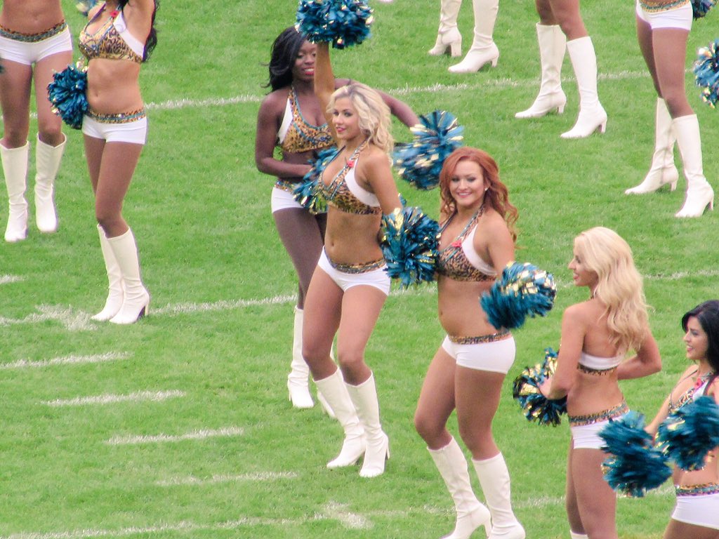 Sons_of_Hotspur's tweet photo. @ROARoftheJags At Wembley #BUFvsJAX @JaguarsUK #ROAR #NFLUK #BCBUK #JAXinUK #BeJaguars https://t.co/l4PkDBN1qp