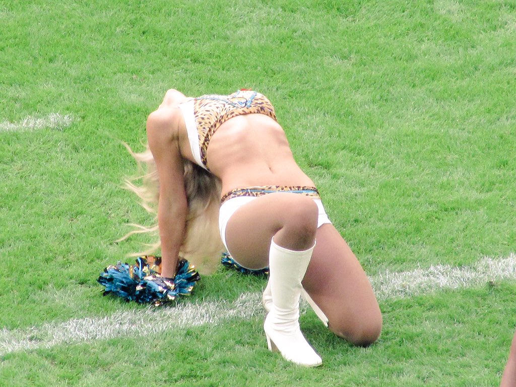 Sons_of_Hotspur's tweet photo. @ROARoftheJags At Wembley #BUFvsJAX @JaguarsUK #ROAR #NFLUK #BCBUK #JAXinUK #BeJaguars https://t.co/l4PkDBN1qp