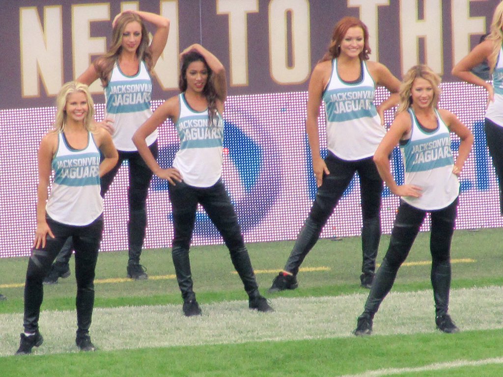 Sons_of_Hotspur's tweet photo. @ROARoftheJags At Wembley #BUFvsJAX @JaguarsUK #ROAR #NFLUK #BCBUK #JAXinUK #BeJaguars https://t.co/l4PkDBN1qp