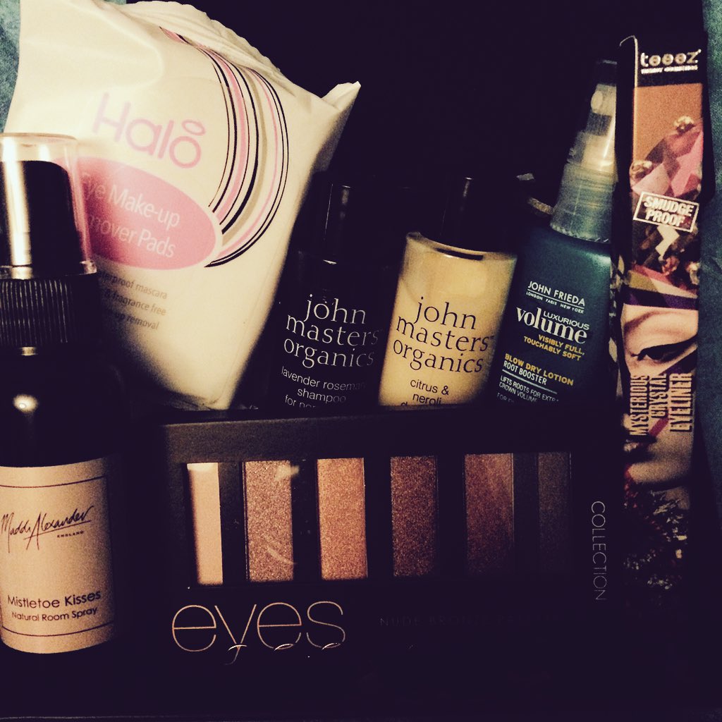 Luuuce_x's tweet photo. Anyone notice the @LatestInBeauty #BuildYourBox section has changed? Read what I chose at https://t.co/YUZcpQFnKa https://t.co/qIbwhTiOAs