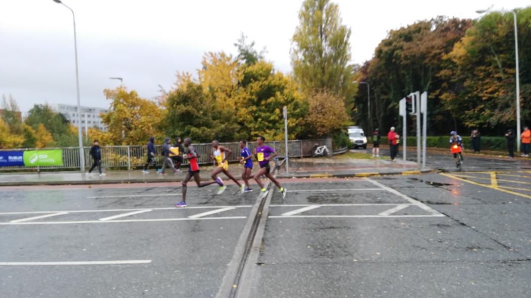 MrHobbscoffee's tweet photo. First Runners over the UCD Bridge @dublinmarathon @ucddublin Coffee served #spectactors @MrHobbscoffee https://t.co/Ab3hewR7zq