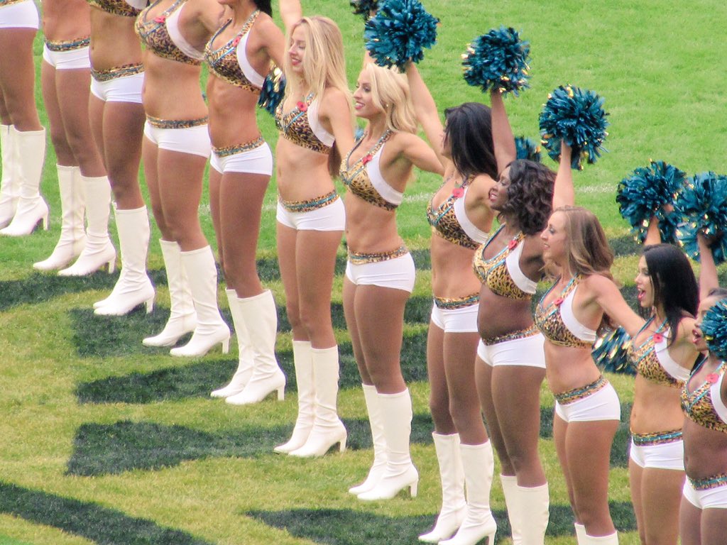 Sons_of_Hotspur's tweet photo. @ROARoftheJags At Wembley #BUFvsJAX @JaguarsUK #ROAR #NFLUK #BCBUK #JAXinUK #BeJaguars https://t.co/e8AfeO8qZp