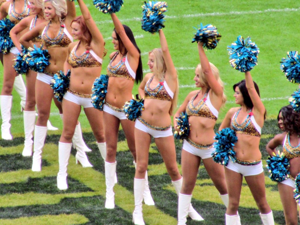 Sons_of_Hotspur's tweet photo. @ROARoftheJags At Wembley #BUFvsJAX @JaguarsUK #ROAR #NFLUK #BCBUK #JAXinUK #BeJaguars https://t.co/e8AfeO8qZp