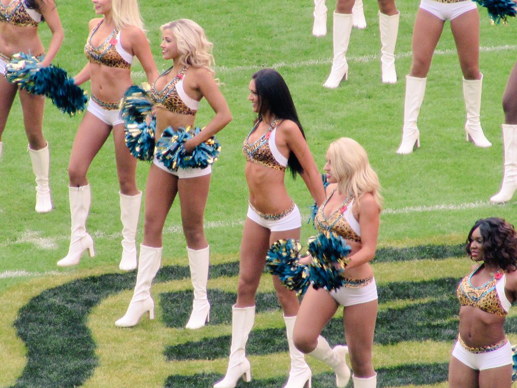 Sons_of_Hotspur's tweet photo. @ROARoftheJags At Wembley #BUFvsJAX @JaguarsUK #ROAR #NFLUK #BCBUK #JAXinUK #BeJaguars https://t.co/e8AfeO8qZp