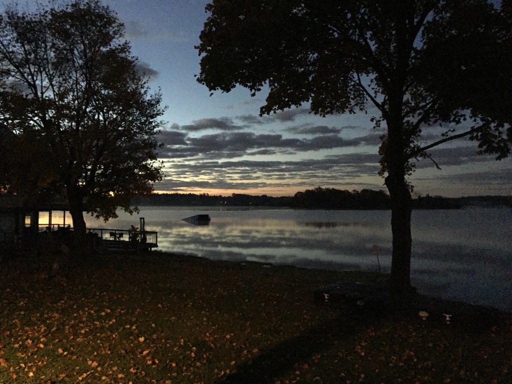 McClintocks's tweet photo. Sunrise and cloud reflection over the lake this morning. https://t.co/2FEhHu5lr1