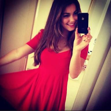 Charelise_Best's tweet photo. Red dress ❤❤❤ https://t.co/ZdjmhwTm9d