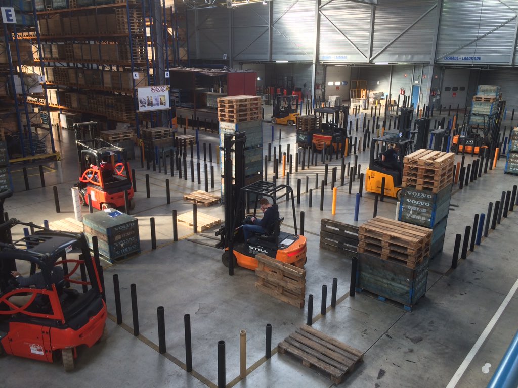 LogisticsatSFI's tweet photo. Een voormiddag oefenen en ze zijn zeer goed bezig. https://t.co/js6heiXY6c