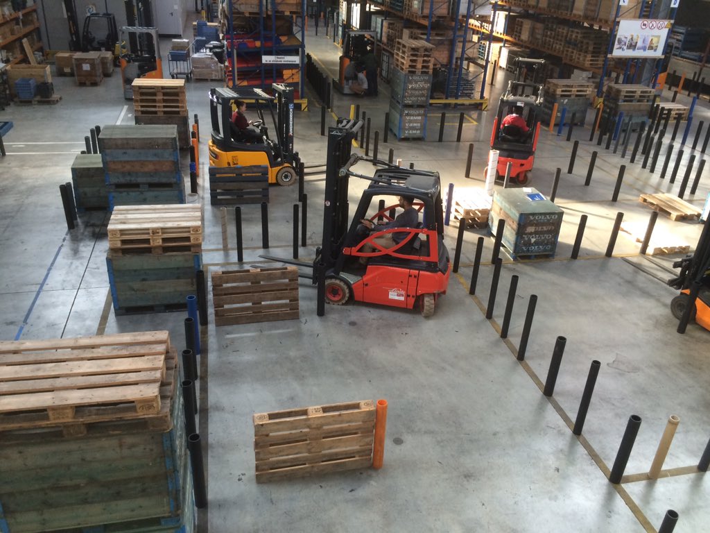 LogisticsatSFI's tweet photo. Een voormiddag oefenen en ze zijn zeer goed bezig. https://t.co/js6heiXY6c