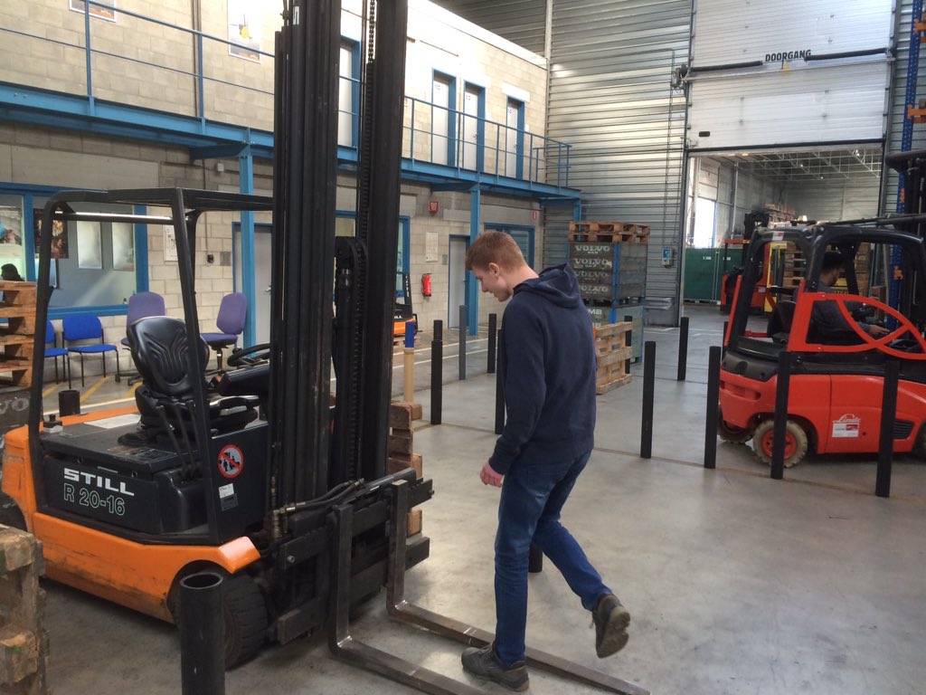 LogisticsatSFI's tweet photo. Een voormiddag oefenen en ze zijn zeer goed bezig. https://t.co/js6heiXY6c