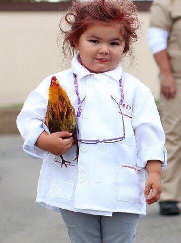 Alextrxm's tweet photo. Ahahah ce déguisement de red de OITNB c'est le meilleur déguisement de 2015 😂🐤 https://t.co/TZcNhGndOm