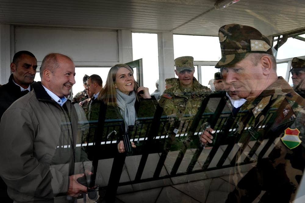 RolandLey's tweet photo. #NATO #BraveWarrior
@2dCavalryRegt @Sabers1836 of @USNATO @USArmyEurope 

Oct 21 #Hungary https://t.co/QmDGMxw7KS
