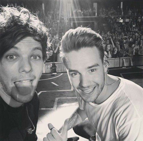 1D_NEWS_PHOTO's tweet photo. #voteonedirection https://t.co/sQEb05Y04q