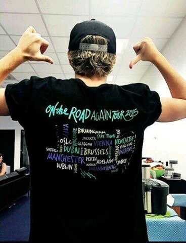 1D_NEWS_PHOTO's tweet photo. #voteonedirection https://t.co/hP2MS3N8zX