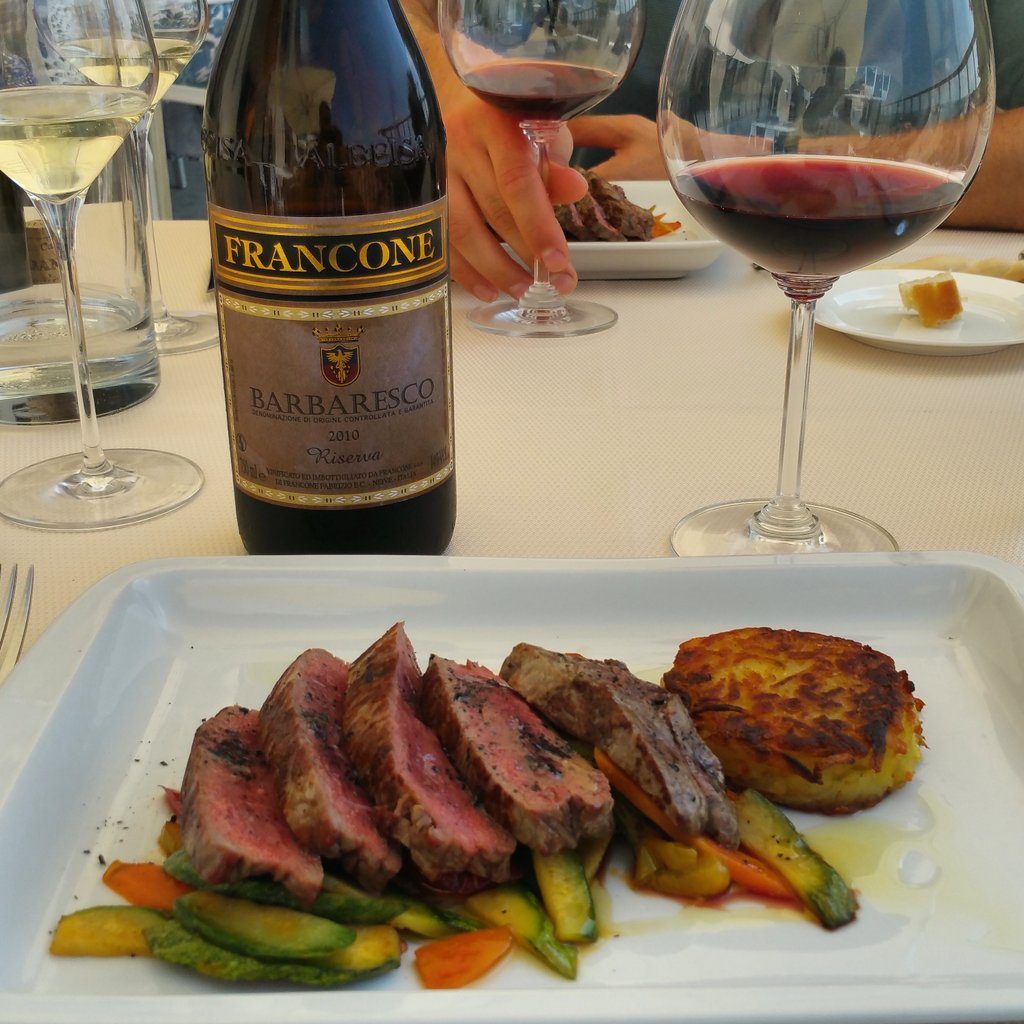 winewankers's tweet photo. Piemonte, beautiful #wine and wonderful people! https://t.co/FgbrjUG7wR #MondayBlogs @fabri_francone @rivetto https://t.co/kO6XKJTeLz