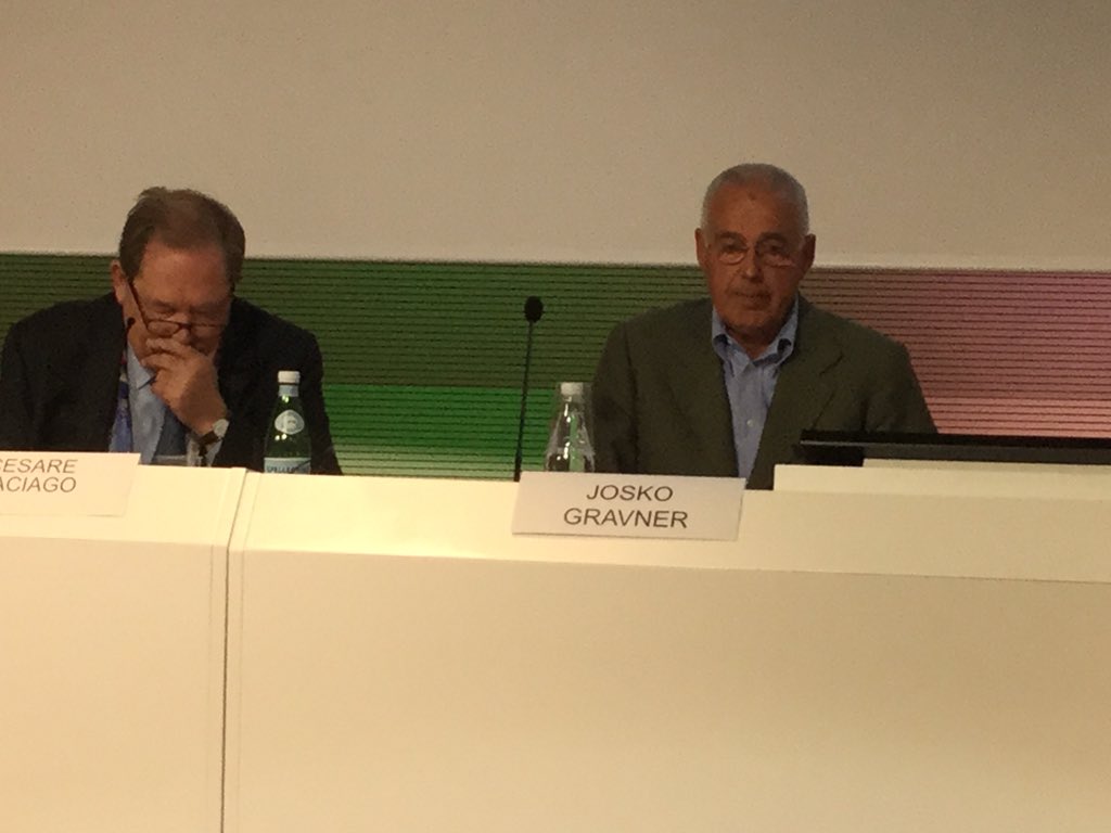 Massolon's tweet photo. Gravner  a EXPO. Quando cambi nella vita è perché ti vuoi migliorare. Ma no sempre il consumatore c'è https://t.co/gIicSP65S6