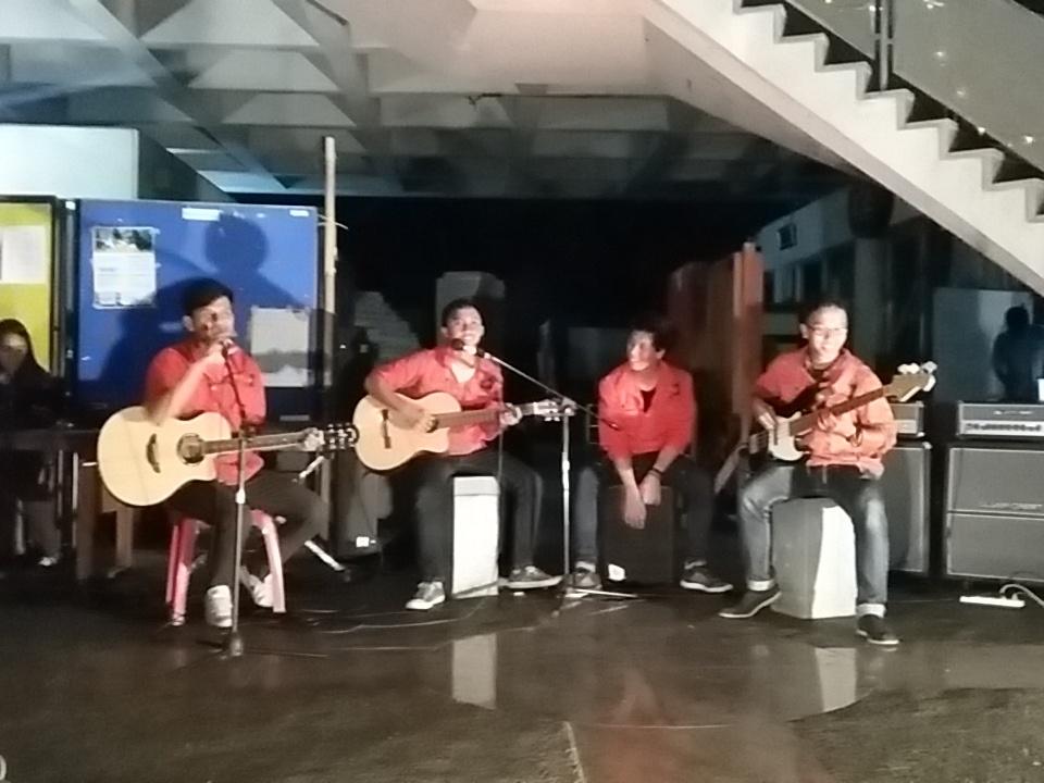 Lagu kedua The Barter <a href="/terraitb/">HIMA TG "TERRA" ITB</a> sekarang dengan lagu Untuk Perempuan yang Sedang di Pelukan