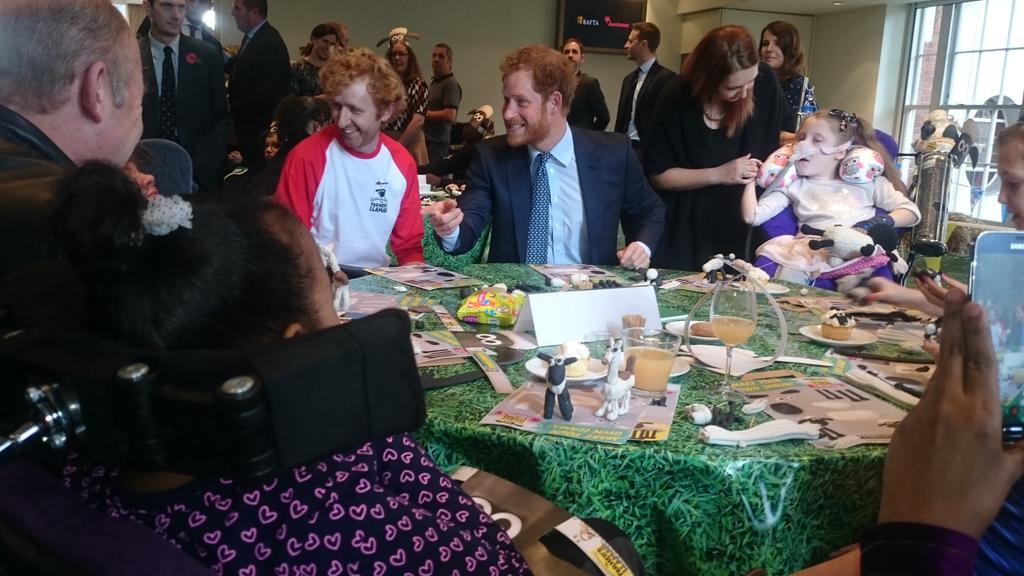 KensingtonRoyal's tweet photo. TRH's make model @shaunthesheep with children supported by @EACH_hospices  @TheArtRoomUK, @WellChild and @cbukhelp https://t.co/Ej9MNMssiY