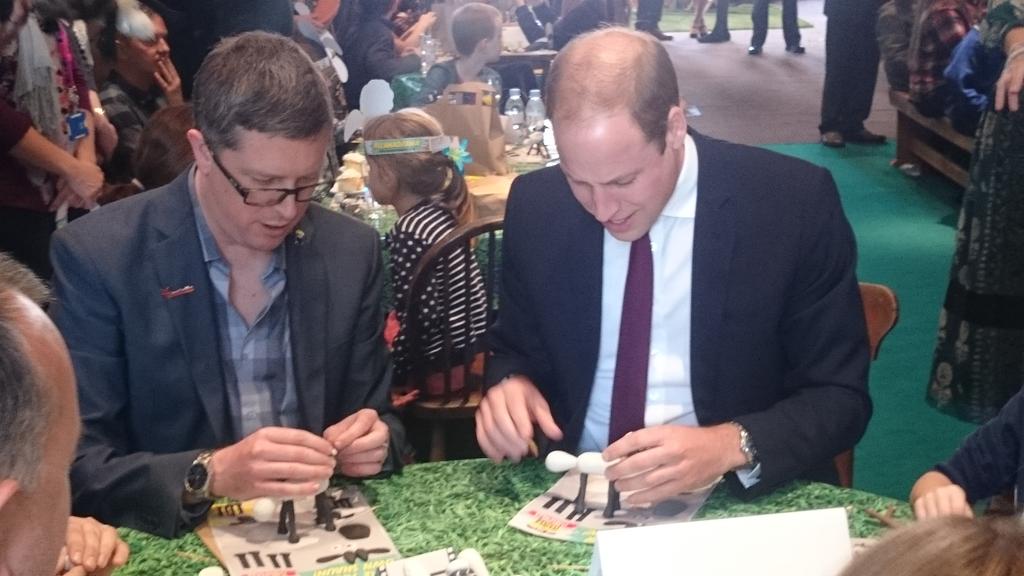 KensingtonRoyal's tweet photo. TRH's make model @shaunthesheep with children supported by @EACH_hospices  @TheArtRoomUK, @WellChild and @cbukhelp https://t.co/Ej9MNMssiY