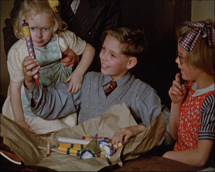 memorybank_uk's tweet photo. Our 1952 film shows children enjoying Bonfire Night - perfect for seasonal reminiscence https://t.co/sXGWkEq78u https://t.co/VDaJjWwc4w