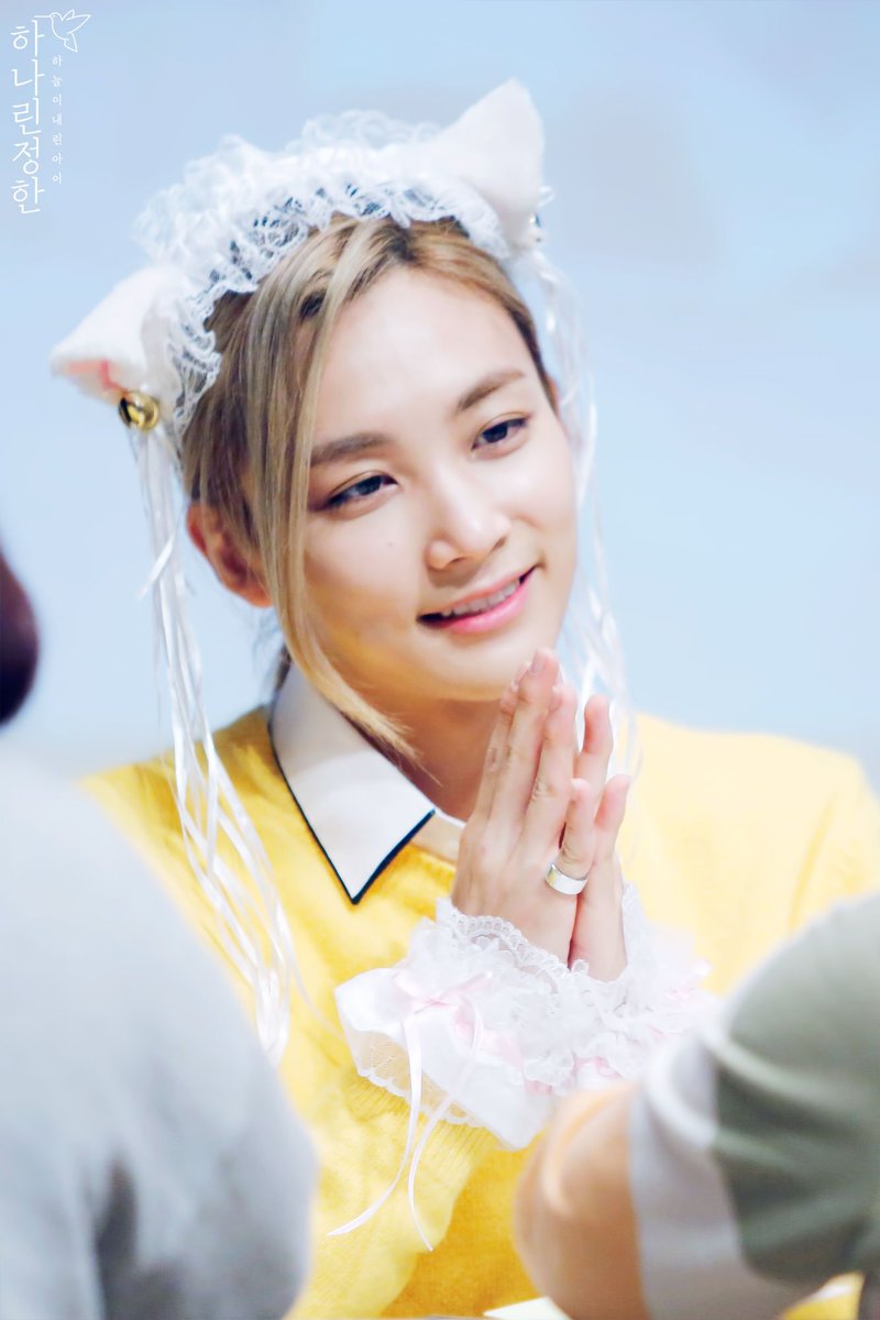 yodalbino's tweet photo. RT 19951004ya: 151025 광주 #세븐틴 #정한 pledis_17 

이 사랑스러운 고양이 분양가 얼마죠? 제 전재산 다 드릴께요(울먹
우주제일 고양이 분양받고싶습니다 제발 분양해주세요ㅠㅠㅠㅠ https://t.co/YYieqi2jw8