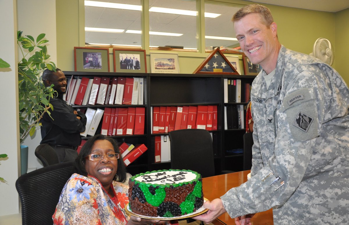 USACE_NY's tweet photo. Satia Lewis retired after 34 years of service. Commander David A. Caldwell presents her with a cake. #USACE #HQUSACE https://t.co/VAZx1Fpm58