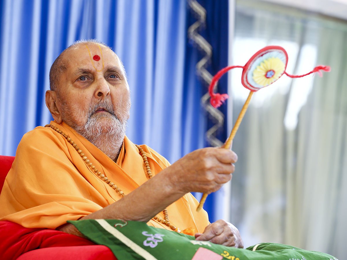 BAPS's tweet photo. HH Pramukh Swami Maharaj's Vicharan: 25 October 2015, Sarangpur, India https://t.co/9lm00kWOzr https://t.co/aahIK8s3cC