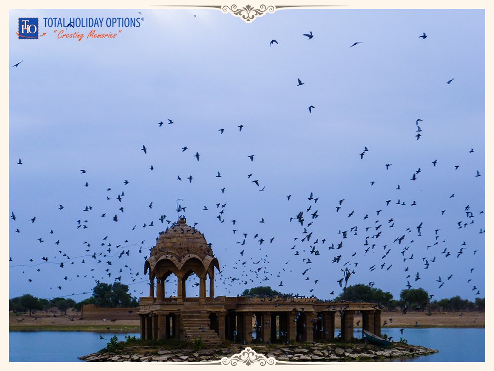 THOWorldWide's tweet photo. Gadisar Lake is one of the major tourist attractions of Jaisalmer, Rajasthan.
#TotalHolidayOptions #GadisarLake https://t.co/VCBZ7zm5vz