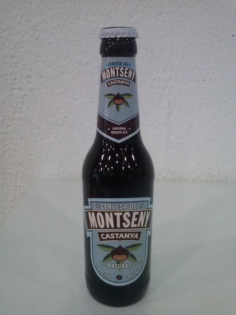 el_versatil's tweet photo. Durant tota la setmana us oferim la Monyseny Castanya x 2€!! Sí sí 2€!! Visca la Castanyada!! https://t.co/wstIgaN48L