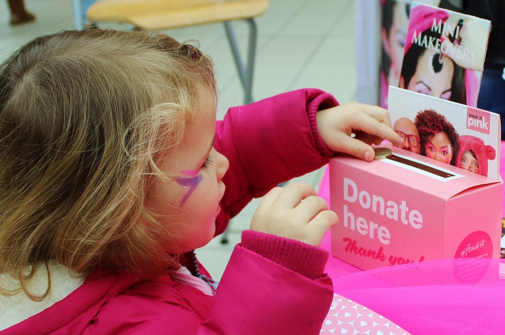 glimmer_image's tweet photo. For more pics of our fundraiser for @breastcancernow check out our blog https://t.co/ylO74BZUQK #essex #Southend https://t.co/8Fb39LuKwE
