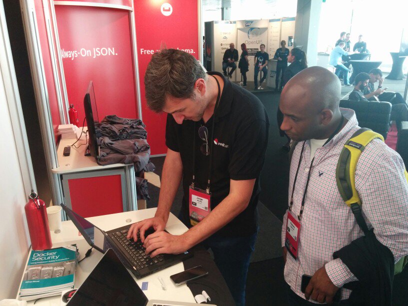marek_jelen's tweet photo. @UnPOUcoDe giving @kelseyhightower @openshift demo at @oscon https://t.co/pHZoLQSwCO