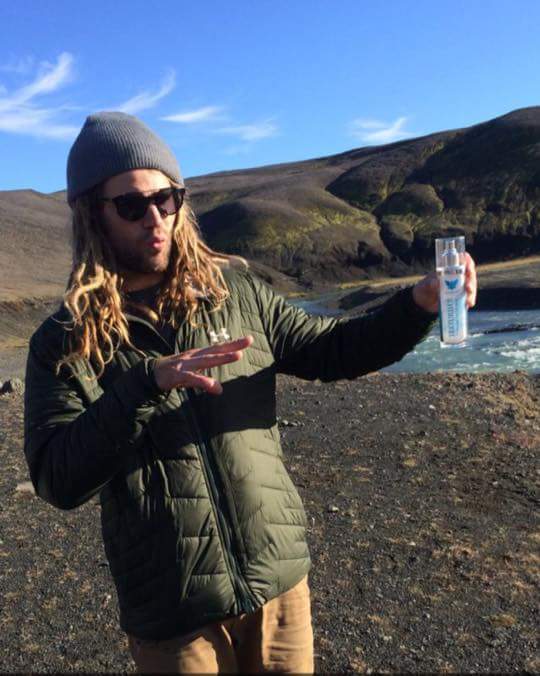 Ekki leiðinlegt að þessi var a islandi   snjobrettakappinn john jackson filaði sea salt spreyið fra hairbond