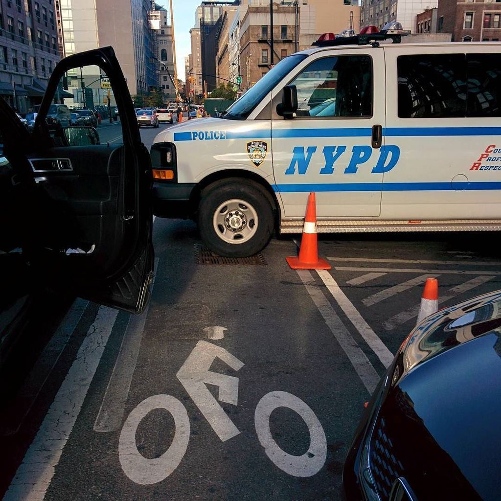 CopsinBikeLanes's tweet photo. Thanks again for removing the paint @NYPDTransport - now the bike lane is safe for use! @NYPDTransit #8582 #repeato… https://t.co/ZbdAx04uP8
