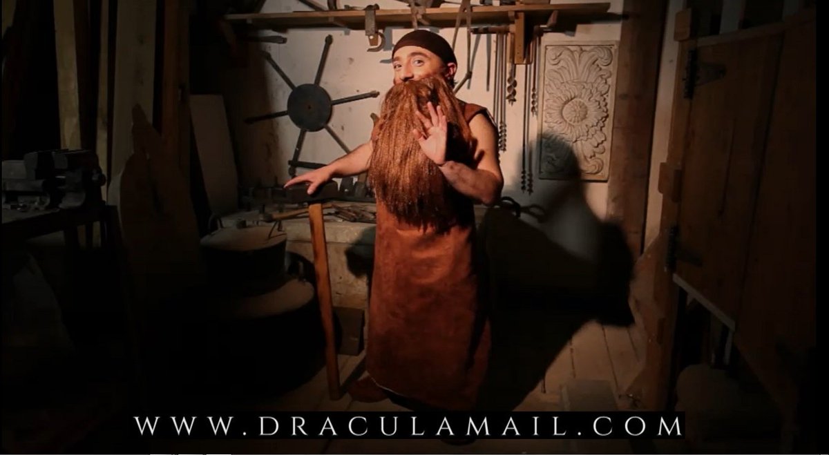 Follow the dwarf for Halloween! Get personalized video greetings from Transylvania!
draculamail.com