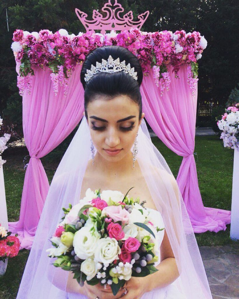 InstaAlushta's tweet image. Церемония для Наджие💐🌺🌺🌺🌺🌺😉👍🏻#свадьба2015 #свадьбакрым #sofeewedding #крымскаясвадьба #самаякрасиваясвадьба by sofe…