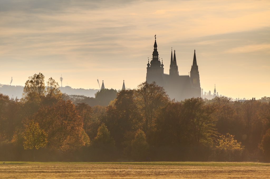 joewakefordcom's tweet photo. Autumnal Prague. More at: https://t.co/l6duv6On7y #Autumn #Prague @PragueEU @havaswwprague @Prague @praguepost #fall https://t.co/0L4aP17s06