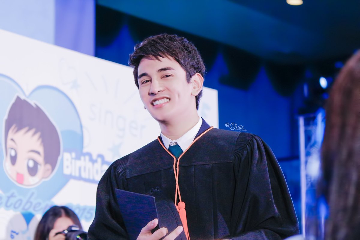 Congratulations นะครับ "บัณฑิตศิลปิน" 
#GunnapatGraduate2015